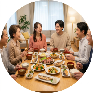笑顔で食卓を囲む二つの家族の写真。はじめから家族の理解がある - はなまるプロ